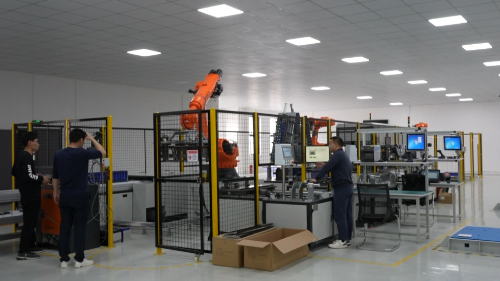 南丰 优服务强举措 电子信息首位产业加速发展